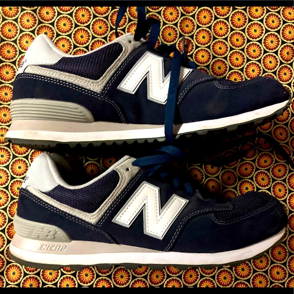 New Balance men’s shoes, size 9.5. 574 classic.